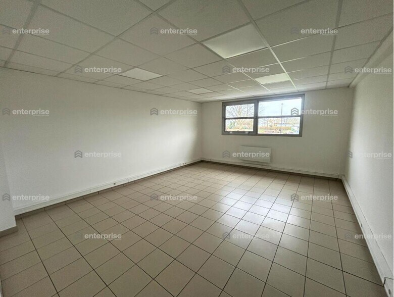 Industrial in Chambly for lease - Interior Photo - Image 2 of 3