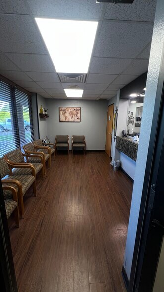 615 E Oklahoma Ave, Enid, OK à vendre - Hall d’entrée - Image 3 de 13