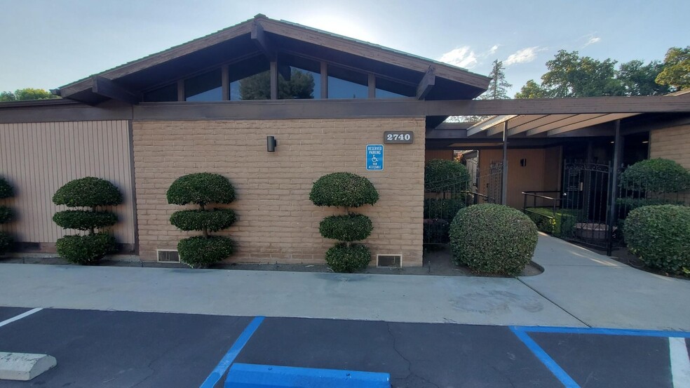 2740 W Main St, Visalia, CA for sale - Building Photo - Image 1 of 1