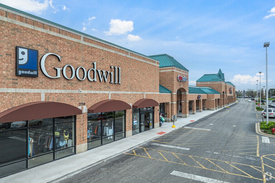 2682 E Main St, St Charles, IL à louer - Photo du bâtiment - Image 2 de 6