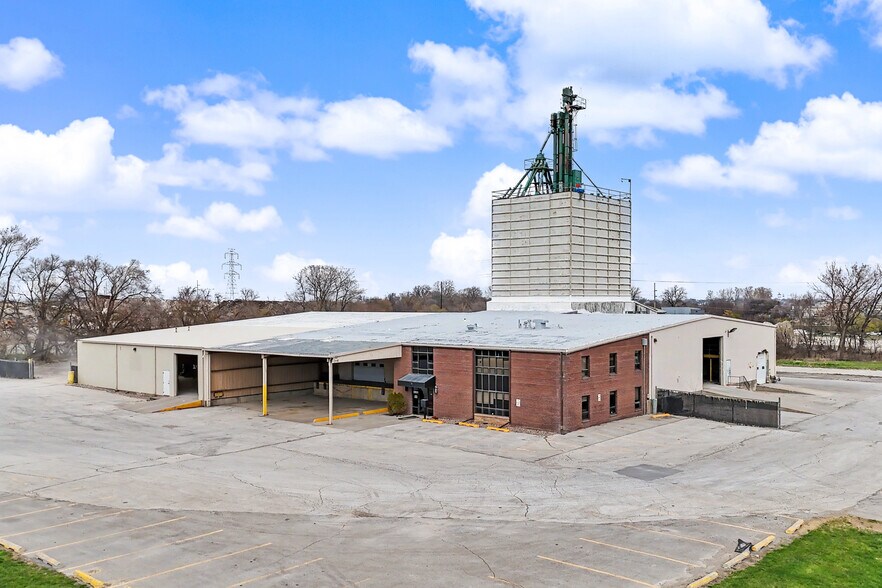 1101 SE 37th St, Grimes, IA à louer - Photo du bâtiment - Image 3 de 10