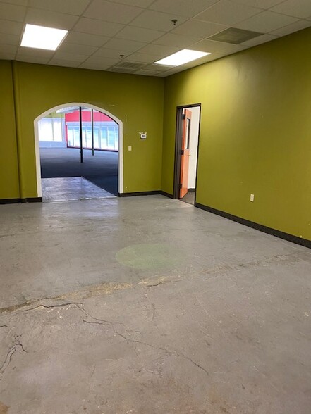 1701 S Staples St, Corpus Christi, TX for lease - Interior Photo - Image 2 of 11