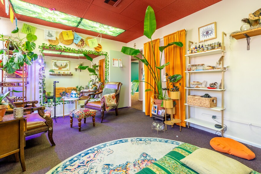 379 E Monte Vista Rd, Phoenix, AZ for sale - Interior Photo - Image 2 of 4