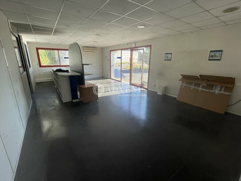 Flex in Pessac for sale - Interior Photo - Image 2 of 8
