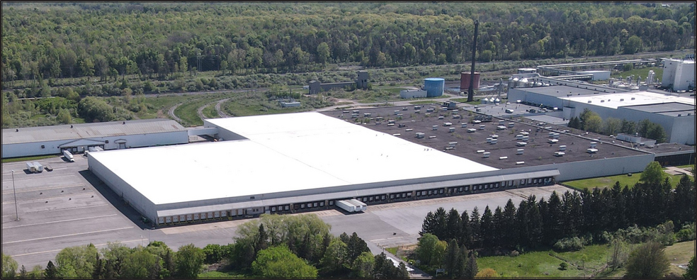 1850 Route 57, Fulton, NY à louer - Photo du bâtiment - Image 1 de 7