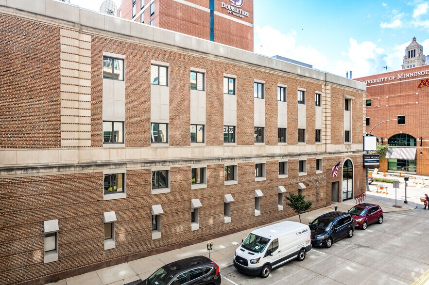102 S Broadway, Rochester, MN à louer - Photo du bâtiment - Image 3 de 20