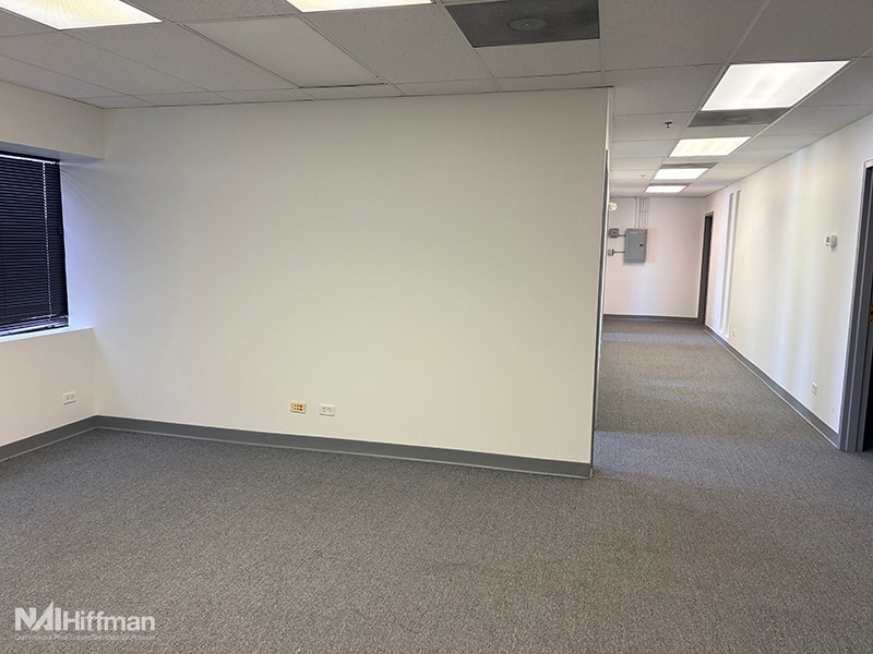 400-444 E State Pky, Schaumburg, IL for lease Interior Photo- Image 1 of 7