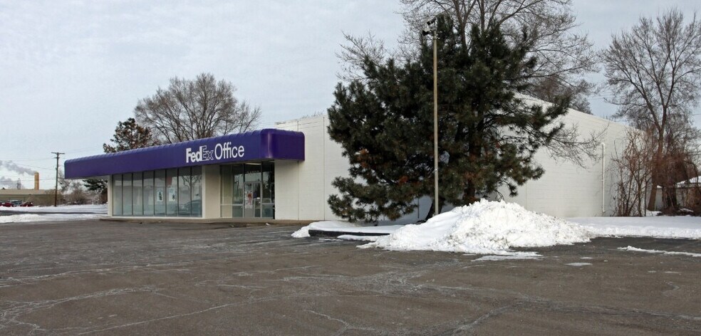 34850 Plymouth Rd, Livonia, MI à louer - Photo du bâtiment - Image 2 de 5