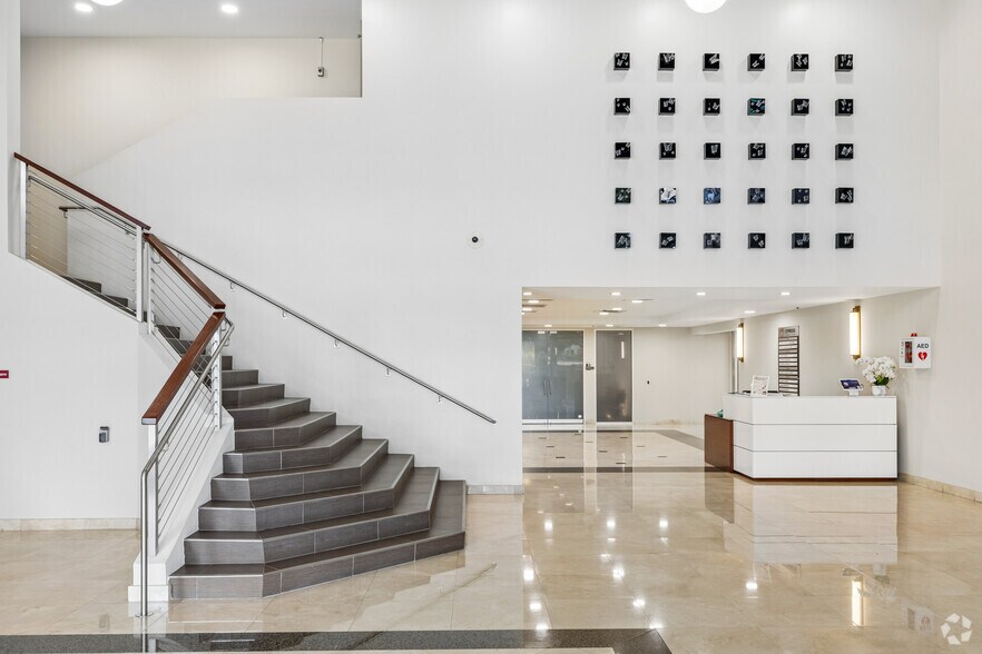 1901 W Cypress Creek Rd, Fort Lauderdale, FL à louer - Hall d’entrée - Image 3 de 7