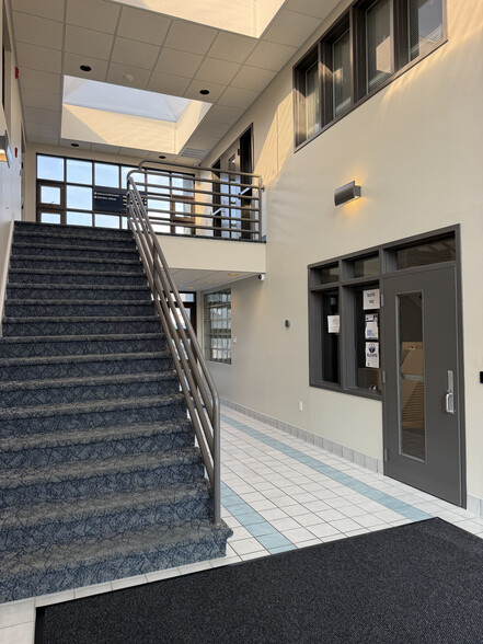 303 Market St, Kingston, PA for lease - Lobby - Image 2 of 3