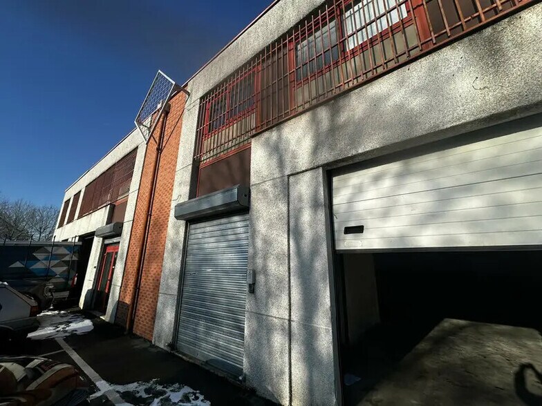 22 Bis Rue Des Malines, Lisses à louer - Photo du bâtiment - Image 2 de 15
