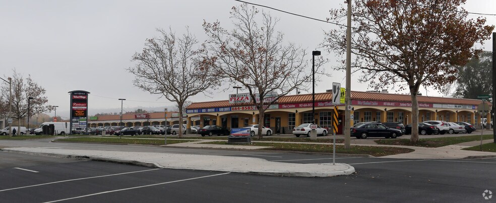 840 Queenston Rd, Hamilton, ON à vendre - Photo principale - Image 1 de 1