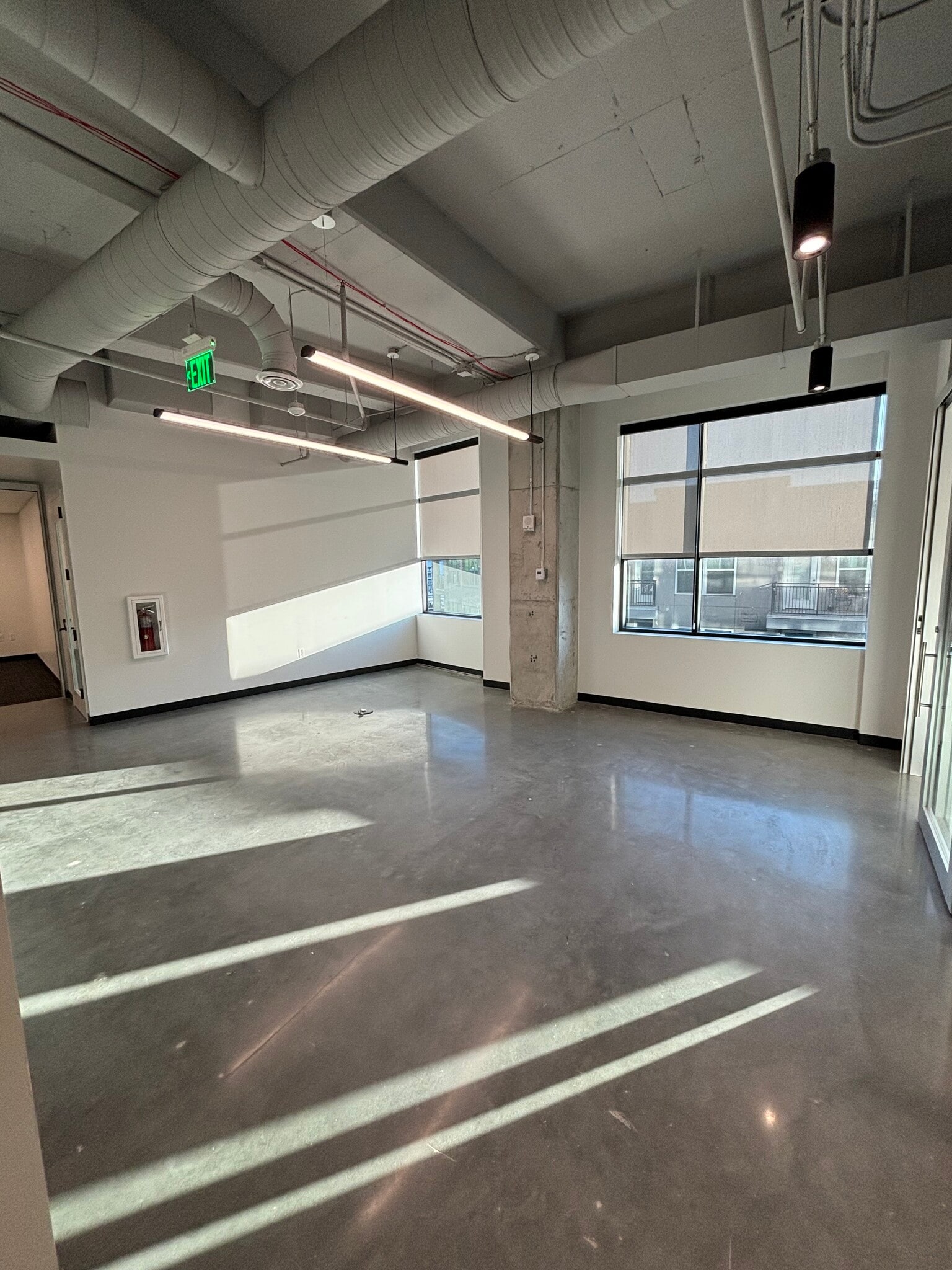 889 Howell Mill Rd, Atlanta, GA à louer Photo du bâtiment- Image 1 de 5