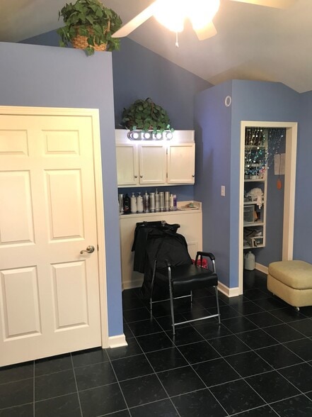 510 Lancaster Rd, Pikeville, NC for lease - Interior Photo - Image 2 of 5