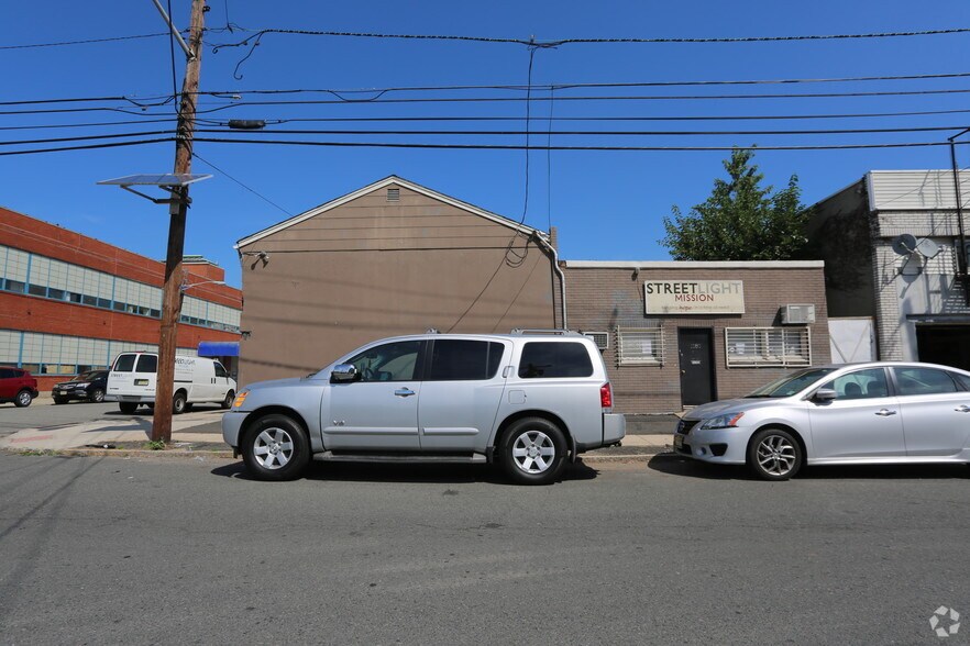 1181 E Broad St, Elizabeth, NJ à vendre - Photo principale - Image 1 de 4