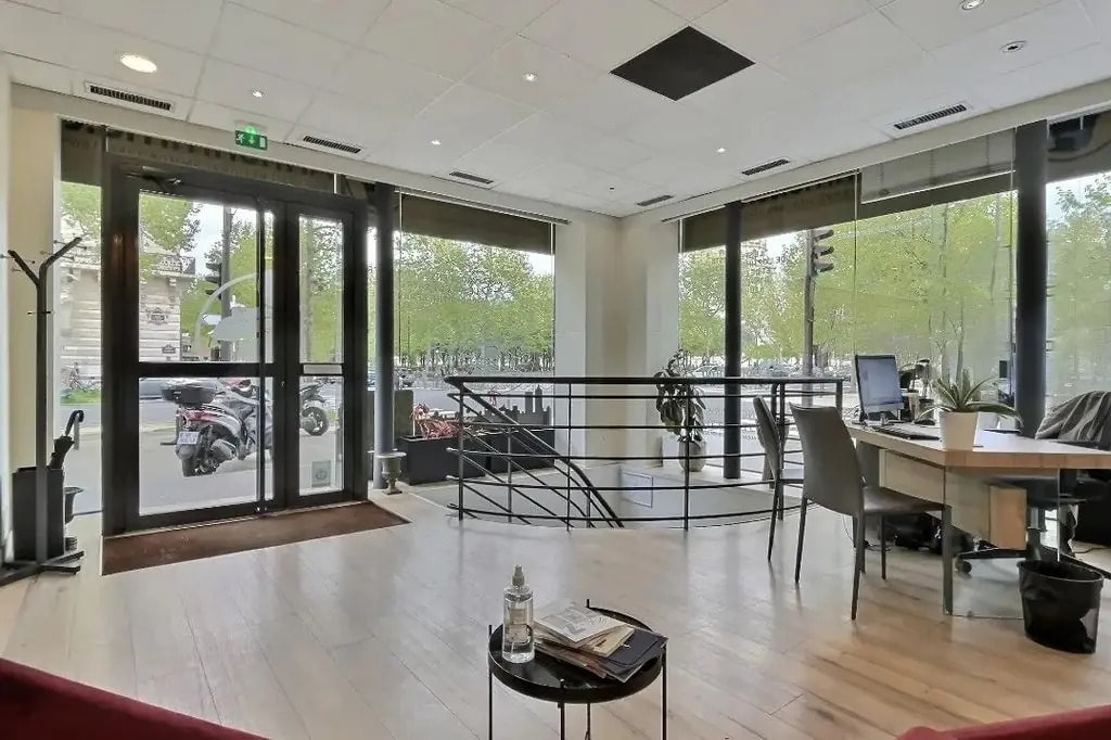 98 Bis Boulevard De La Tour-Maubourg, Paris for lease Lobby- Image 1 of 7