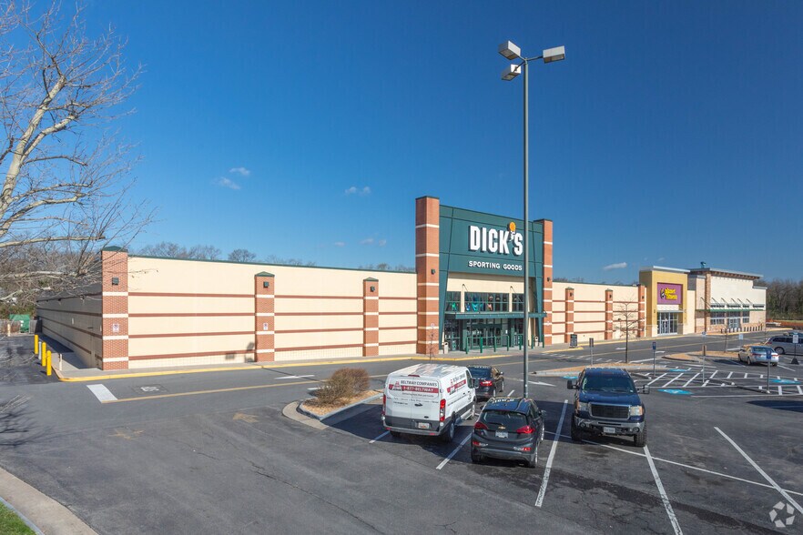 1671 S Pleasant Valley Rd, Winchester, VA à louer - Photo du bâtiment - Image 1 de 5