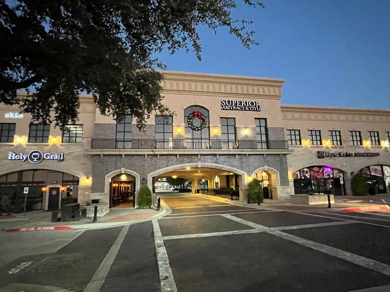 8200 Preston Rd, Plano, TX à louer - Photo du bâtiment - Image 2 de 6