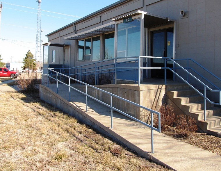3213 Arnold Ave, Salina, KS à louer - Photo du bâtiment - Image 2 de 2