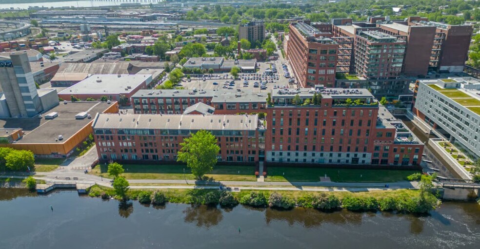 1701-1713 Rue Saint-Patrick, Montréal, QC à louer - Photo du bâtiment - Image 3 de 6
