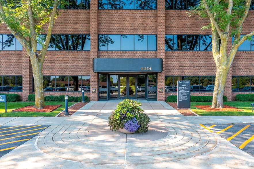 4401 Westown Pky, West Des Moines, IA for lease - Building Photo - Image 3 of 4