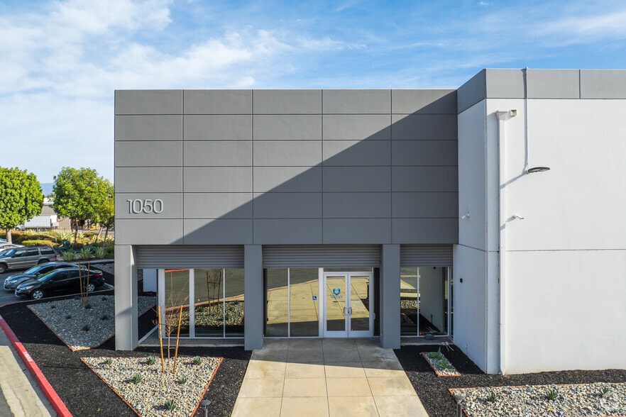 1030-1050 E Valencia Dr, Fullerton, CA for lease - Building Photo - Image 2 of 6