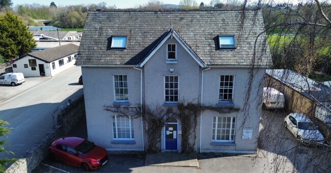 Portefeuille de 3 propriétés à vendre sur LoopNet.ca - Photo principale - Image 2 de 3