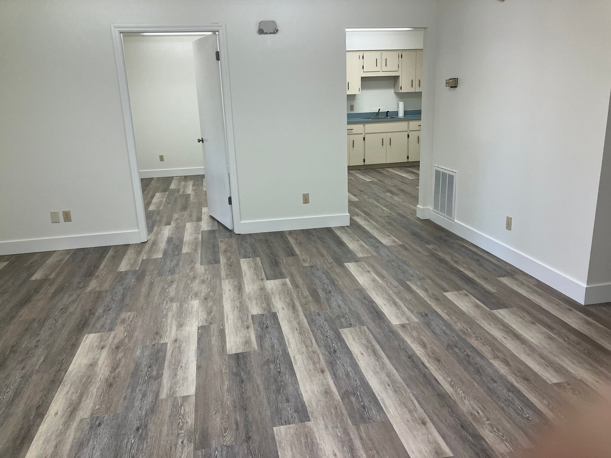 102 N Country Road 470, Lake Panasoffkee, FL for lease Primary Photo- Image 1 of 6