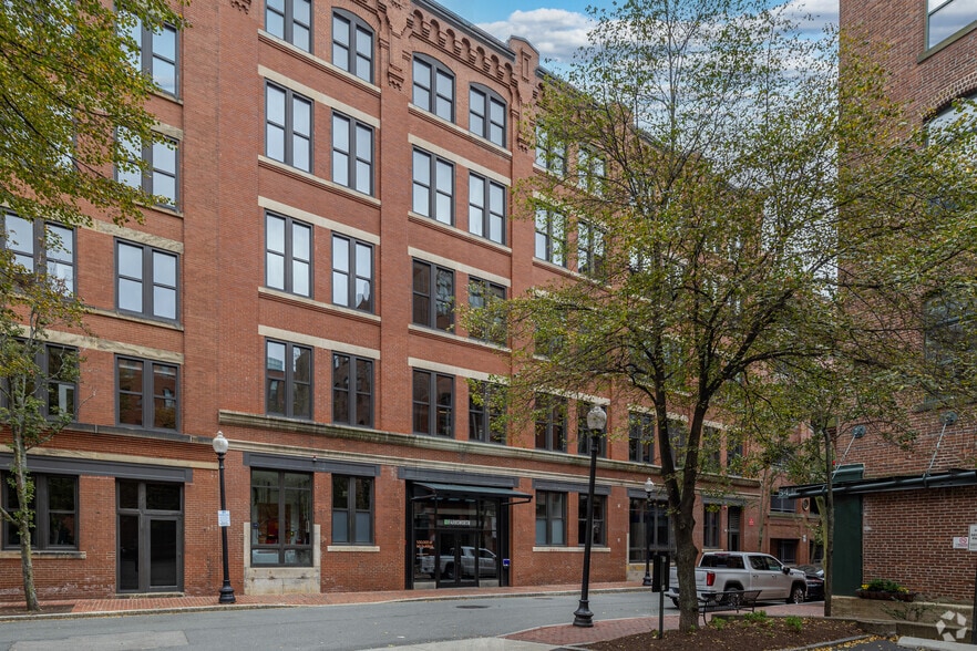 33-41 Farnsworth St, Boston, MA for lease - Building Photo - Image 1 of 12