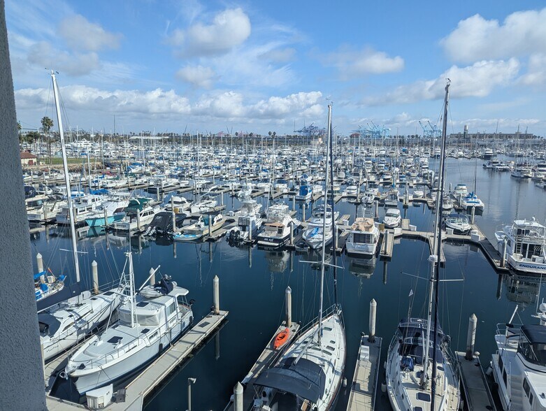 2500 Via Cabrillo Marina, San Pedro, CA à louer - Photo du bâtiment - Image 2 de 9