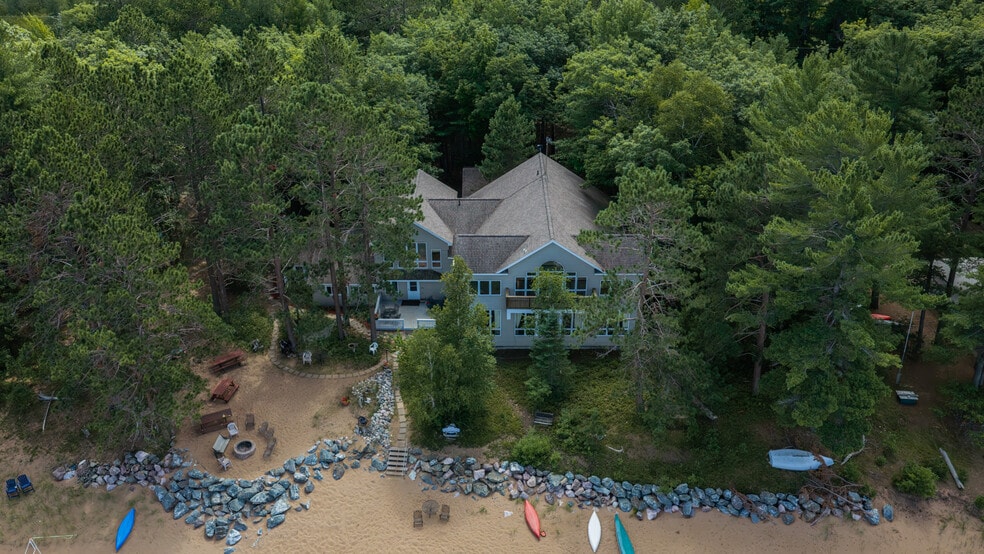 3702 Squaw Beach Rd, Big Bay, MI à vendre - Photo du bâtiment - Image 2 de 62