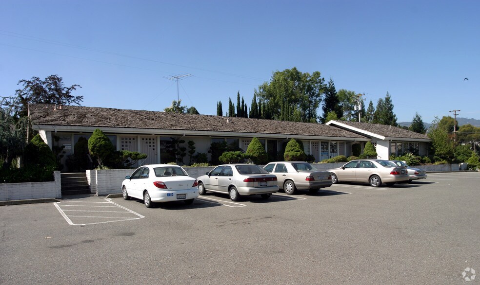 20480 Blauer Dr, Saratoga, CA à louer - Photo du bâtiment - Image 2 de 3