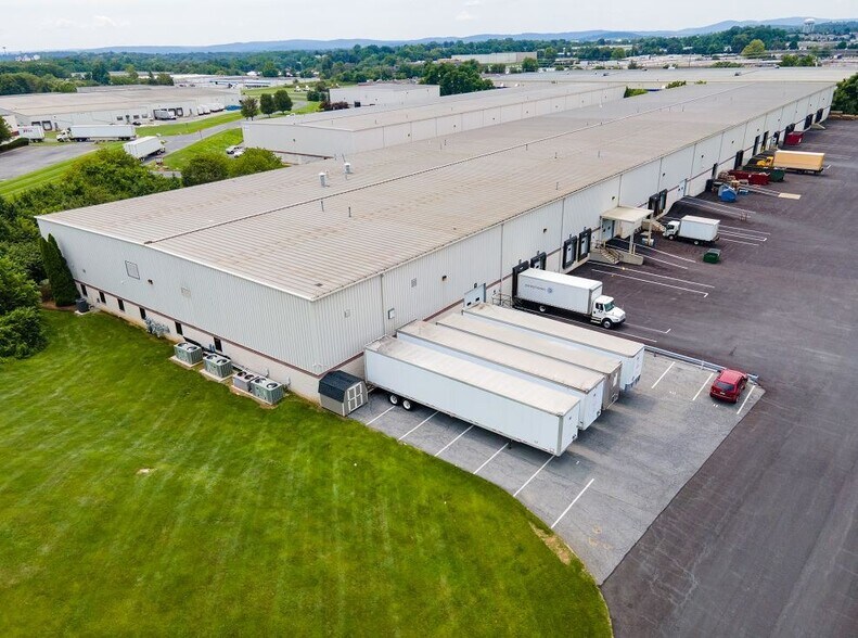 100 Corporate Dr, Reading, PA à louer - Photo du bâtiment - Image 2 de 18