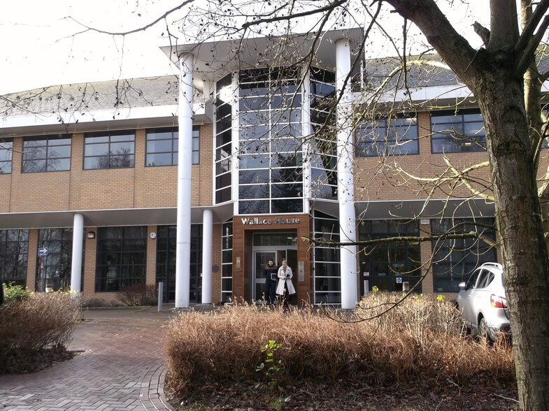 4 Falcon Way, Welwyn Garden City à louer - Photo du bâtiment - Image 2 de 3