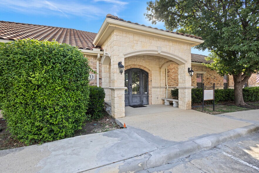 9480-3 Huebner Rd, San Antonio, TX for lease - Building Photo - Image 1 of 18