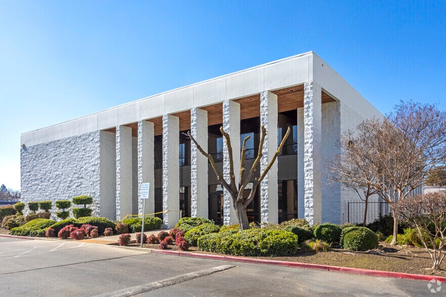 3185 M St, Merced, CA à vendre - Photo du bâtiment - Image 2 de 36