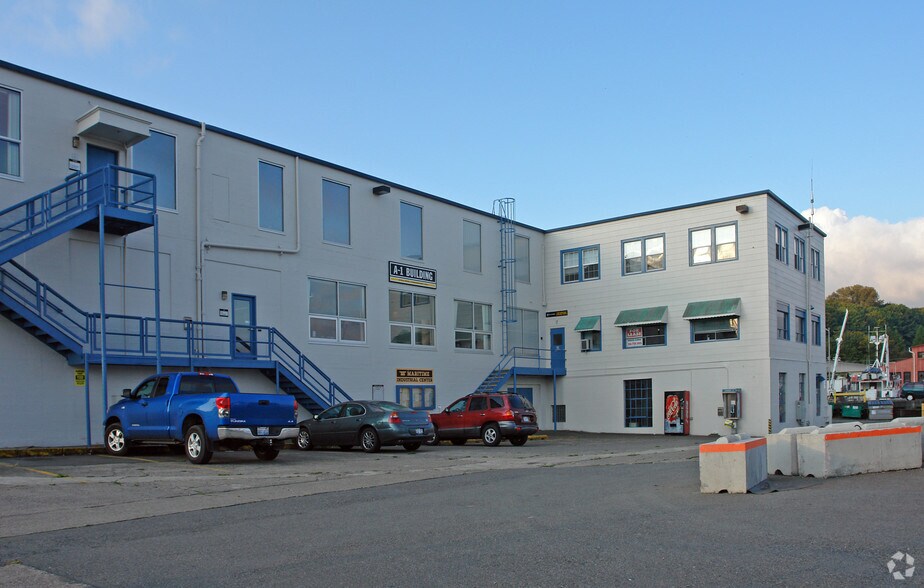 2700 W Commodore Way, Seattle, WA à louer - Photo du bâtiment - Image 3 de 3