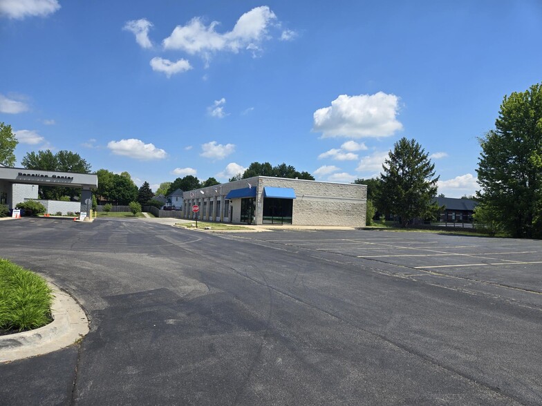 1500 E Algonquin Rd, Algonquin, IL for lease - Building Photo - Image 3 of 26