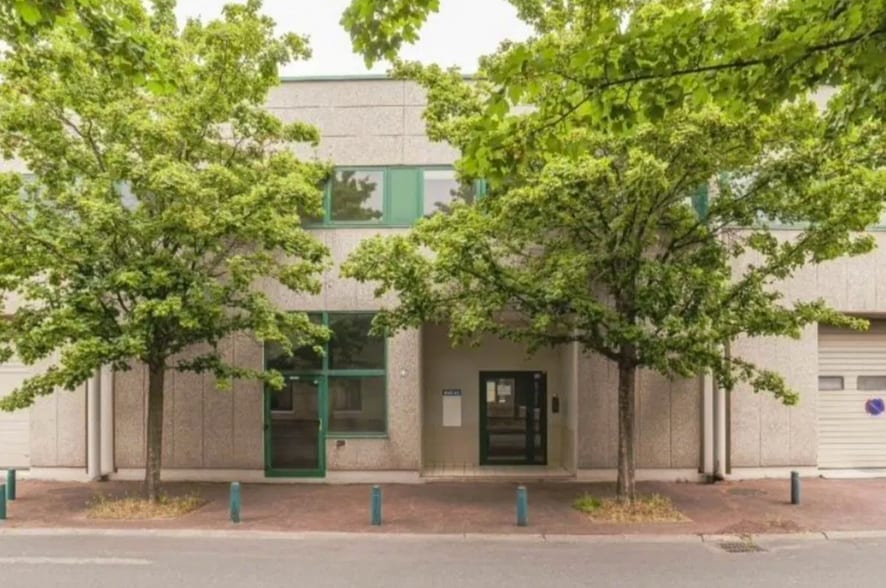 Office in Gennevilliers for lease - Primary Photo - Image 1 of 3