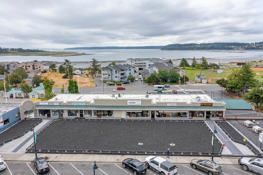 665 SE Pioneer Way, Oak Harbor, WA à vendre - Photo du bâtiment - Image 2 de 4