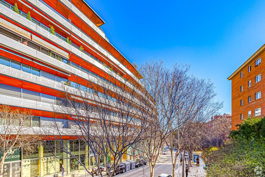 Avinguda de J. V. Foix, 54, Barcelone, Barcelona à louer - Photo du bâtiment - Image 3 de 5