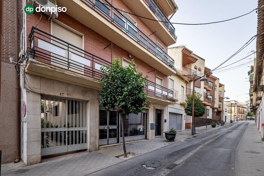 Retail in Peligros for sale - Building Photo - Image 2 of 8