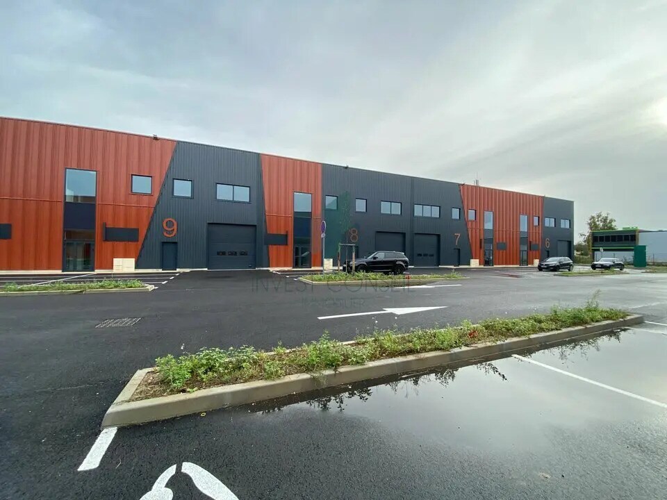 Flex dans SAINT-OUEN-L'AUMONE à louer Photo du bâtiment- Image 1 de 9