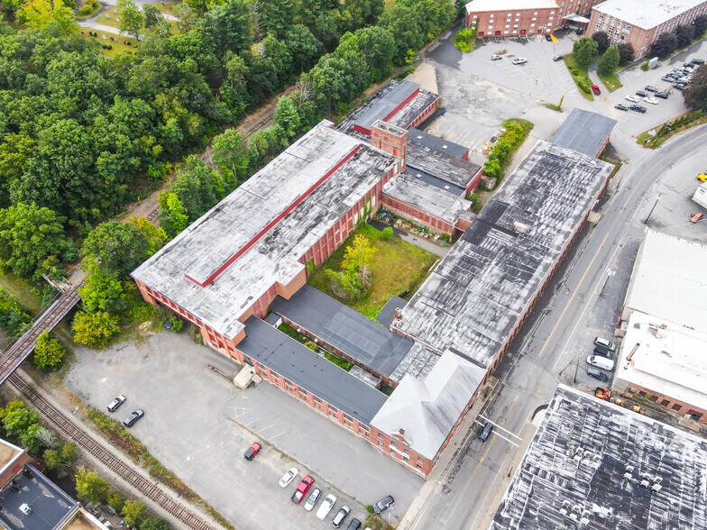 56 Sterling St, Clinton, MA à louer - Photo du bâtiment - Image 2 de 6