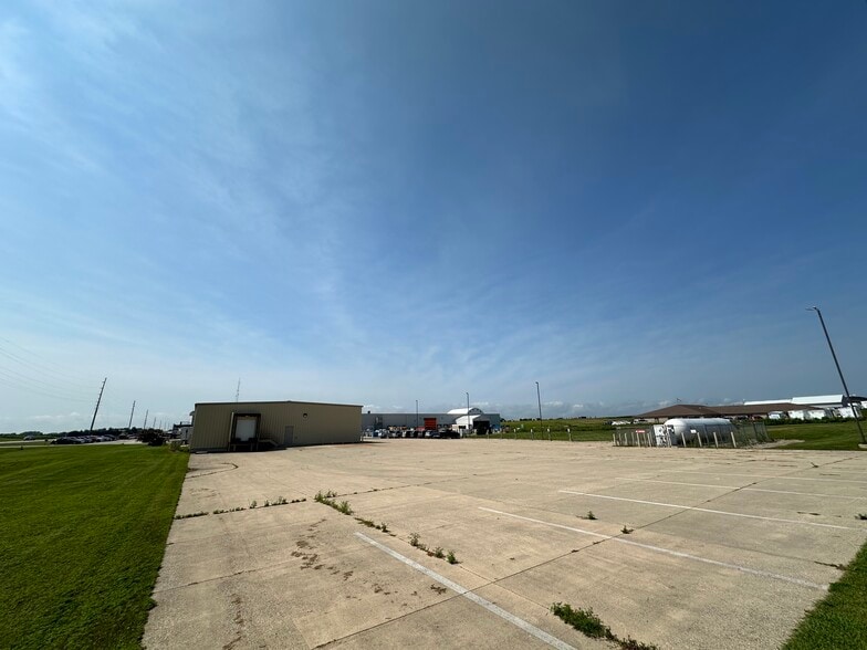 100 N Industrial Pky, West Union, IA for sale - Building Photo - Image 3 of 5