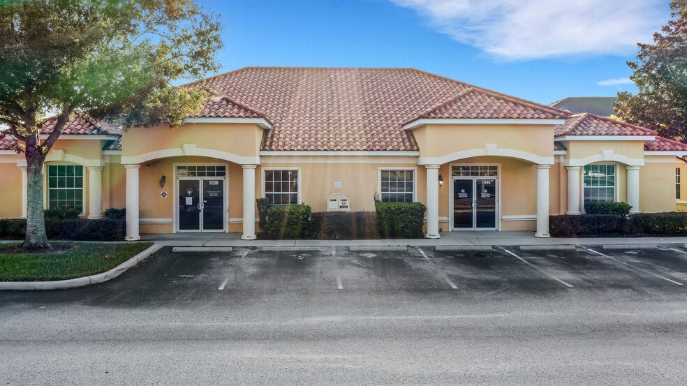 1038-1040 E Brandon Blvd, Brandon, FL à louer - Photo du bâtiment - Image 2 de 15