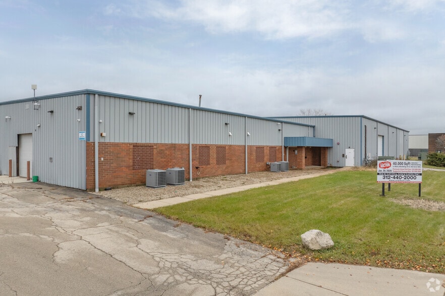 740 Schneider Dr, South Elgin, IL for sale - Building Photo - Image 2 of 17