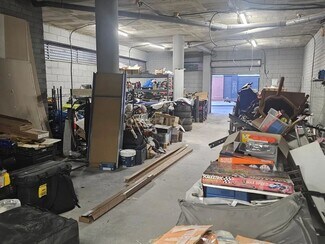 Plus de détails pour Multi-résidentiel à vendre