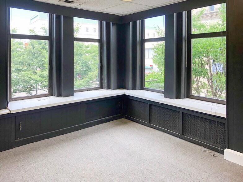 100-106 E Front St, Plainfield, NJ à louer - Photo intérieure - Image 2 de 4