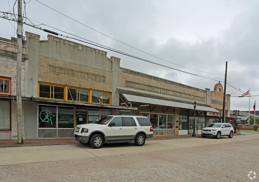 689 6th St, Sour Lake, TX for sale - Primary Photo - Image 1 of 1